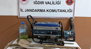 Tuzluca’da Kaçak Kazıya Jandarma Baskını: 4 Şüpheli Suçüstü Yakalandı