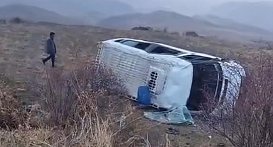 Tuzluca Hattında Yolcu Minibüsü Gizli Buzlanmaya Yakalandı: Yolcular Yaralandı, Yetkililer Uyardı