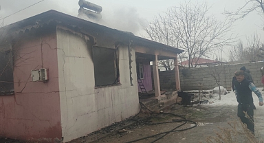 Alevler Diğer Evleri Sarmadan Söndürüldü