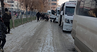 Okul Önleri Buz Pisti Gibi