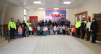 Polis Eşleri Derneği’nden Minik Yüreklere Sıcak Dokunuş