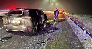 Üniversite Yolunda Gece Kazası: Jip Tıra Arkadan Çarptı, Sürücü Yaralandı