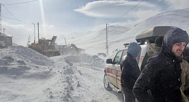 Zorlu Kış Şartlarına Meydan Okudular: 74 Köy Yolu Yeniden Açıldı
