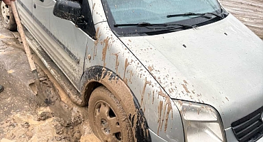 Bozuk Yol Araçlara Zarar Veriyor