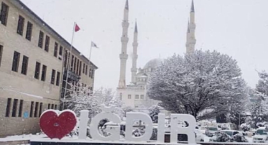 IĞDIR BEYAZA GÖMÜLÜYOR: METEOROLOJİDEN 35 SANTİMETRELİK KAR ALARMI!
