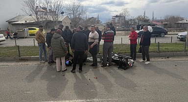 IĞDIR’DA ÖZEL HASTANE ÖNÜNDE KAZA: MOTOSİKLETLİ SÜRÜCÜ YOLA SAVRULDU