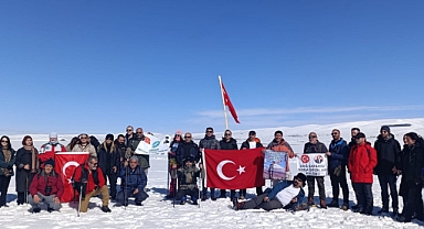 Kartpostallık Manzara, Halaylı Gezi