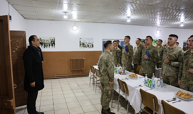 MEHMETÇİKLE AYNI SOFRADA, AYNI DUADA