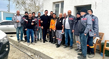 BAYRAMDA DA ALIN TERİ VAR KAYNAR’DAN İŞÇİLERE SAHADA DESTEK!