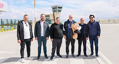 HİKMET KARAMAN ÇİÇEKLERLE KARŞILANDI!