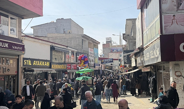 IĞDIR ÇARŞI-PAZARINDA YOĞUNLUK VAR, ALIŞVERİŞTE DURGUNLUK HİSSEDİLİYOR