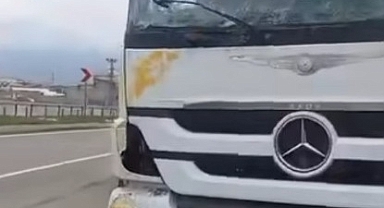 Iğdır’da Kontrolden Çıkan TIR İş Yerinin Bahçesine Girdi