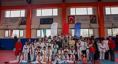 Iğdır’da Okul Sporları Yıldızlar Taekwondo Müsabakaları Tamamlandı
