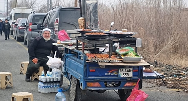 IĞDIR FK MAÇLARI ESNAFA CAN SUYU: STAD ÇEVRESİ BAYRAM YERİNE DÖNÜŞÜYOR