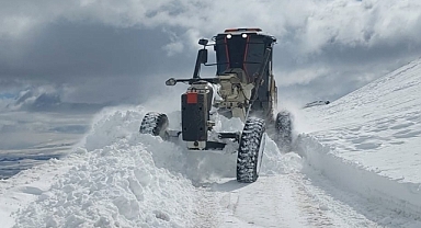 İl Özel İdaresi’nden Yoğun Kar Mesaisi: Kapalı Köy Yolu Kalmadı