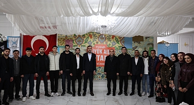 Vali Taşolar, TÜGVA’nın “Büyük Aile İftarı”nda Gençlerle Aynı Sofrada Buluştu