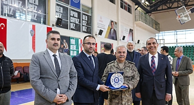 FİNALDE TER DÖKÜLDÜ, KAZANAN KARDEŞLİK OLDU