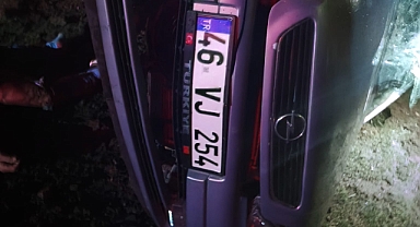 GECE YOLUNDA ÖLÜM: ARAÇ TAKLA ATTI, SÜRÜCÜ CAN VERDİ