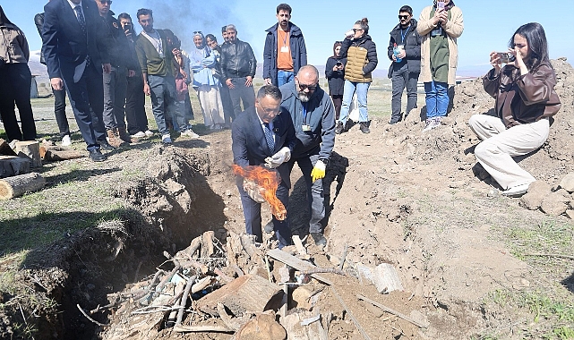 IĞDIR’DA 1000 DERECELİK SANAT: “ÇUKUR PİŞİRİMİ” İLK KEZ GERÇEKLEŞTİ