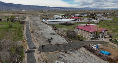 ÖZGÜR MAHALLESİ’NDE YOLLAR İYİLEŞTİRİLİYOR