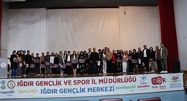 SAHNE GENÇLERİN: IĞDIR’DA TİYATRO FİNALİNE BÜYÜK ALKIŞ