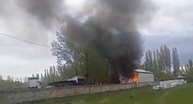 Tır Garajında Alevler: Maddi Hasarla Kurtarıldı!