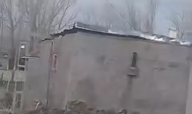 TUZLUCA’DA FIRTINA ÇATI UÇURDU! KÖYDE KORKU DOLU ANLAR