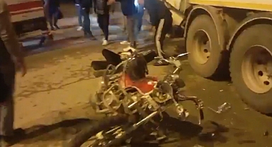 ÇÖP KAMYONU MOTOSİKLETİ BİÇTİ, 1 YARALI!