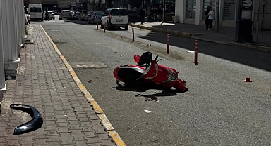 FUZULİ SOKAK’TA ÇARPIŞMA: 2 MOTOSİKLET, 2 YARALI