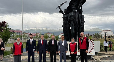 Iğdır'da 19 Mayıs Coşkusu Çelenk Sunumuyla Başladı