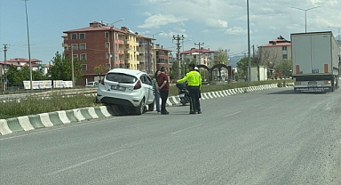 Iğdır'da Kontrolden Çıkan Araç Kasislere Savruldu