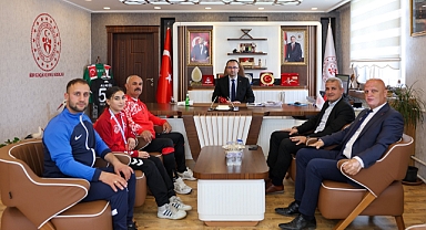 MİNDERDE ALTIN ZAFER: HİRANUR UYGUN TÜRKİYE ŞAMPİYONU!