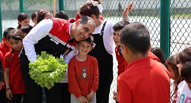 OKUL BAHÇESİNDE ÜRETİM SEFERBERLİĞİ: VALİ TAŞOLAR “YEŞİL BAHÇE”Yİ YERİNDE İNCELEDİ