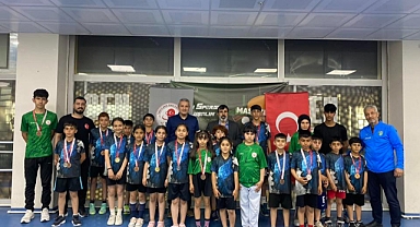 Raketi Alan Sahaya Çıktı, Şampiyonlar Ödüllerini Aldı