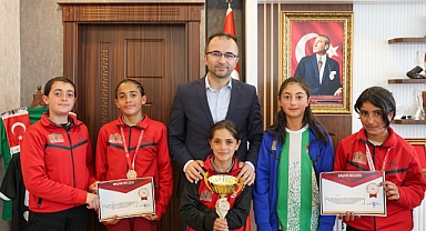 Recai Şahin Başarılı Sporcuları Tebrik Etti