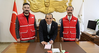 Vali Taşolar’dan Türk Kızılay’a Kurban Bağışı