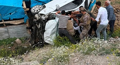 Araç Şarampole Uçtu, 2 Yaralı