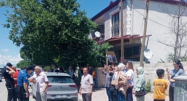 LGS Günü Adalet Çağrısı: Acılı Aileden Sessiz Protesto