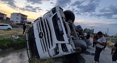 Mikser Kanala Uçtu