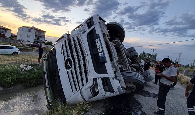 Mikser Kanala Uçtu