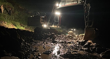 Sel Gece Vurdu, İl Özel İdaresi Sabaha Kadar Çalıştı: Kapanan Köy Yolları Yeniden Açıldı