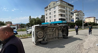 Vali Yolu’nda Korkutan Kaza: İki Araç Hurdaya Döndü