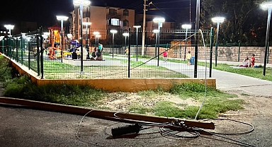 Çocuk Parkının Yanındaki İhmal Pes Dedirtti!