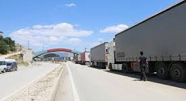 Dilucu Sınır Kapısı'nda Uzun Tır Kuyrukları: Nakliyeciler Çözüm Bekliyor