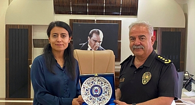 Iğdır'da Nezaket Ziyareti: Emniyet Müdürü Niyazi Turgay'dan Vali Yardımcısı Özlem Kılıçtürk'e Hayırlı Olsun Ziyareti