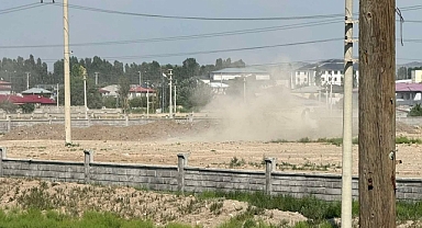 İskender Iğdır Caddesi İsyanda: Toza Mahkûm Edildik, Cevabı Sandıkta Vereceğiz!