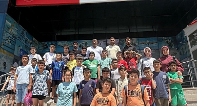 Yaz Spor Okulları'nda Yüzme Coşkusu: Çocuklar Hem Öğreniyor Hem Eğleniyor