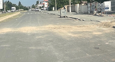     Yeni Yapılan Asfaltı Kim Bu Hale Getirdi?